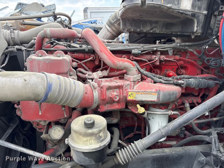 image for item YA1541 2017 Kenworth T680 semi truck