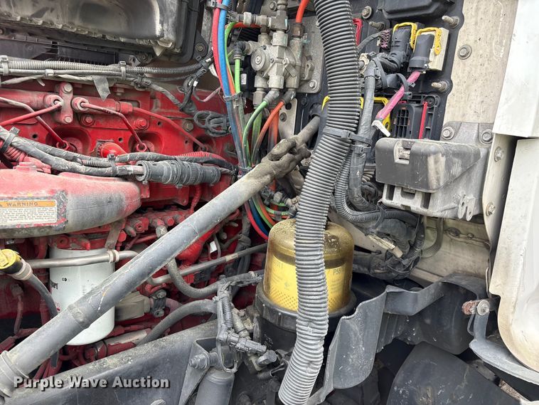 image for item YA1541 2017 Kenworth T680 semi truck