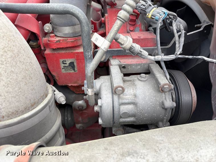 image for item YA1541 2017 Kenworth T680 semi truck