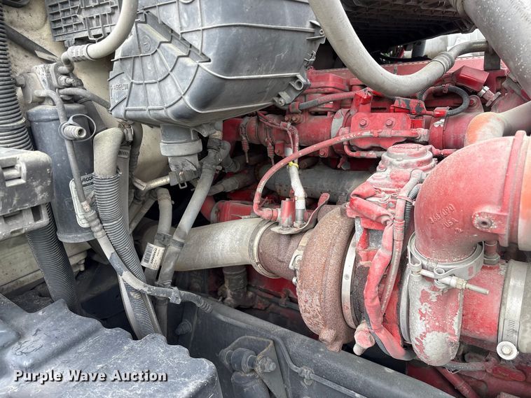 image for item YA1541 2017 Kenworth T680 semi truck