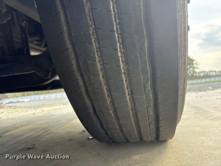 image for item YA1541 2017 Kenworth T680 semi truck