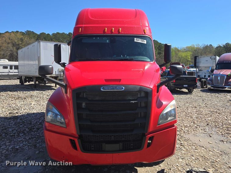 image for item YA1696 2020 Freightliner Cascadia semi truck