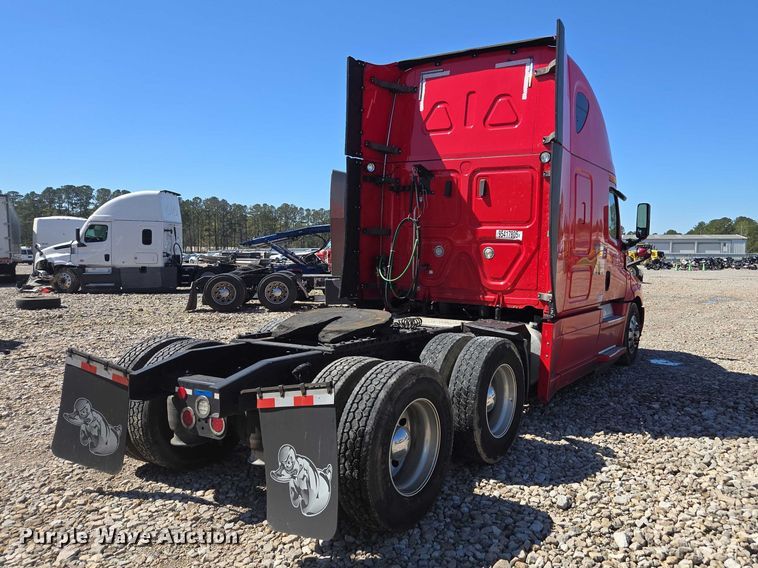 image for item YA1696 2020 Freightliner Cascadia semi truck