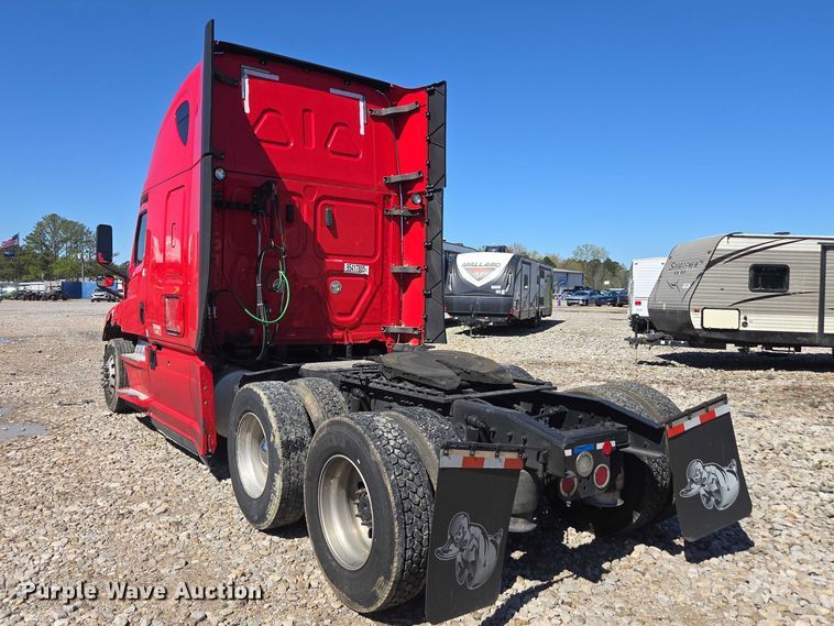 image for item YA1696 2020 Freightliner Cascadia semi truck