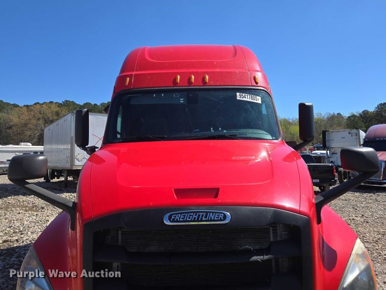 image for item YA1696 2020 Freightliner Cascadia semi truck