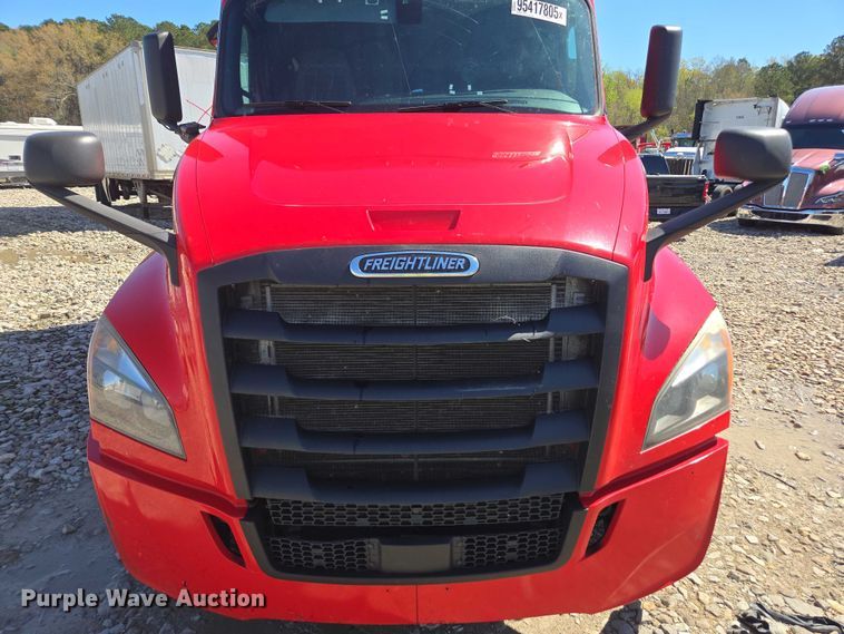 image for item YA1696 2020 Freightliner Cascadia semi truck