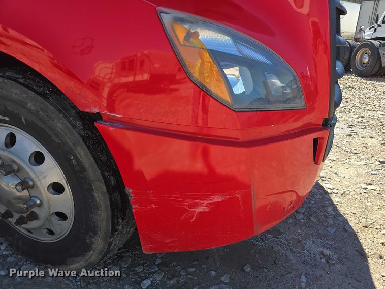 image for item YA1696 2020 Freightliner Cascadia semi truck