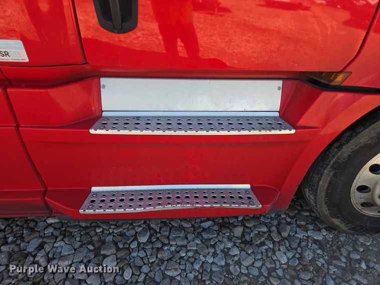 image for item YA1696 2020 Freightliner Cascadia semi truck