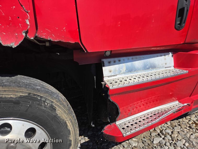 image for item YA1696 2020 Freightliner Cascadia semi truck