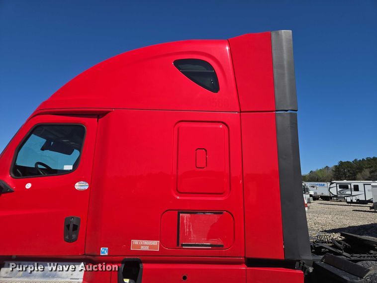 image for item YA1696 2020 Freightliner Cascadia semi truck