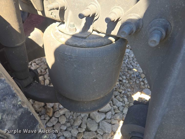 image for item YA1696 2020 Freightliner Cascadia semi truck