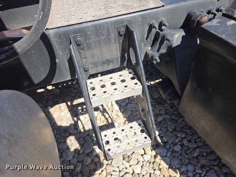 image for item YA1696 2020 Freightliner Cascadia semi truck