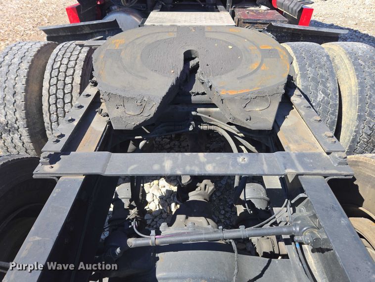 image for item YA1696 2020 Freightliner Cascadia semi truck