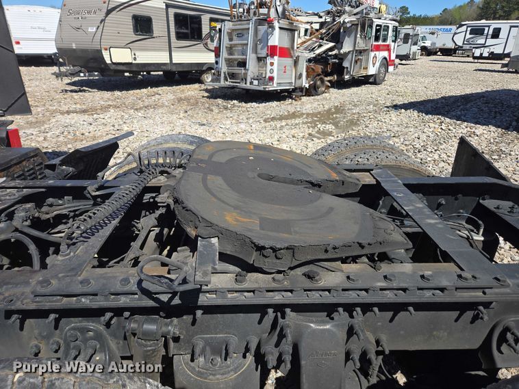 image for item YA1696 2020 Freightliner Cascadia semi truck