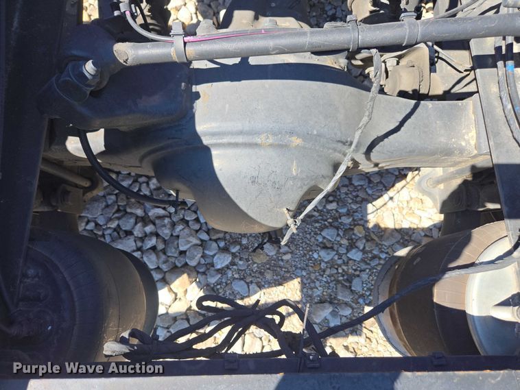 image for item YA1696 2020 Freightliner Cascadia semi truck