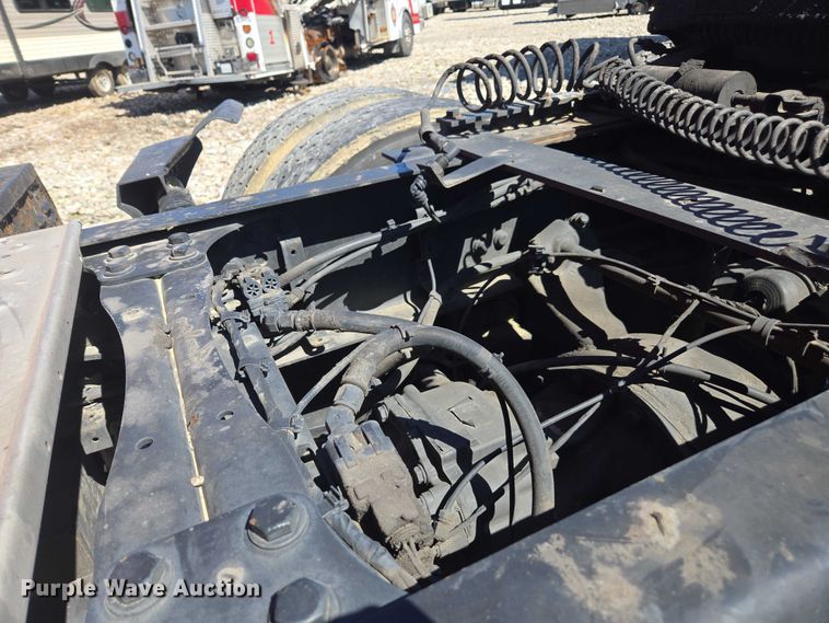 image for item YA1696 2020 Freightliner Cascadia semi truck