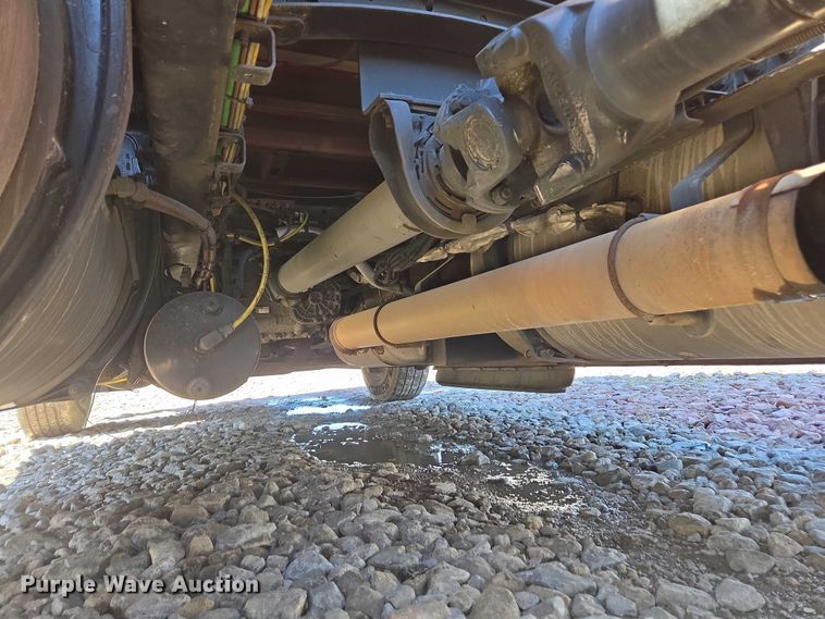 image for item YA1696 2020 Freightliner Cascadia semi truck