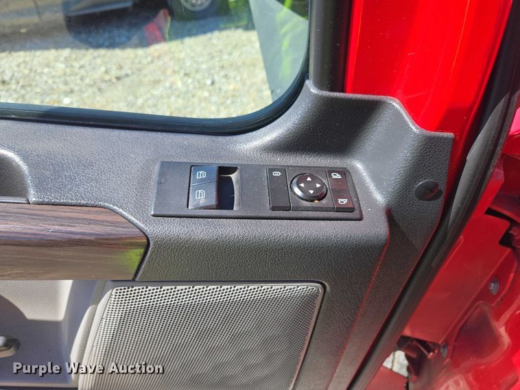 image for item YA1696 2020 Freightliner Cascadia semi truck