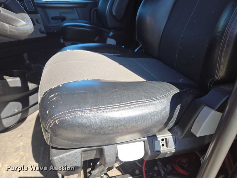 image for item YA1696 2020 Freightliner Cascadia semi truck