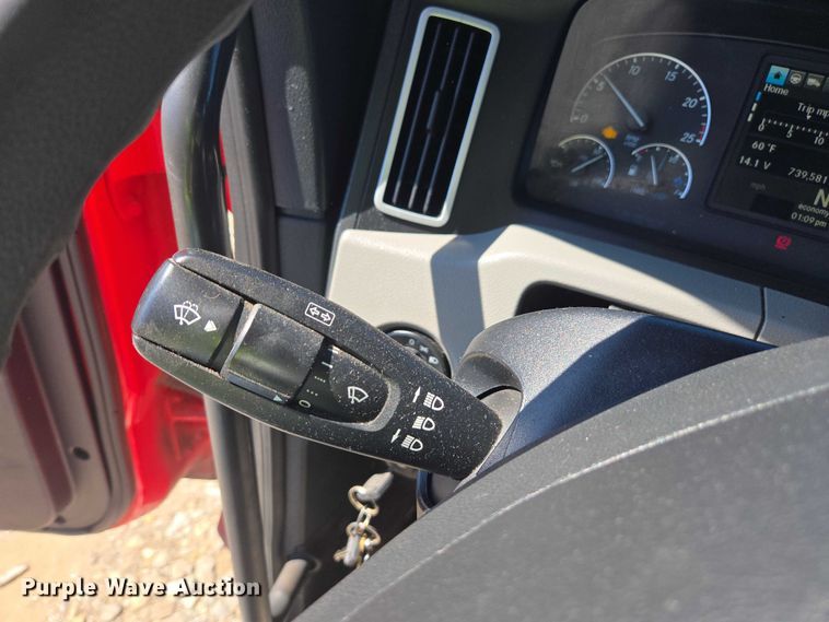 image for item YA1696 2020 Freightliner Cascadia semi truck