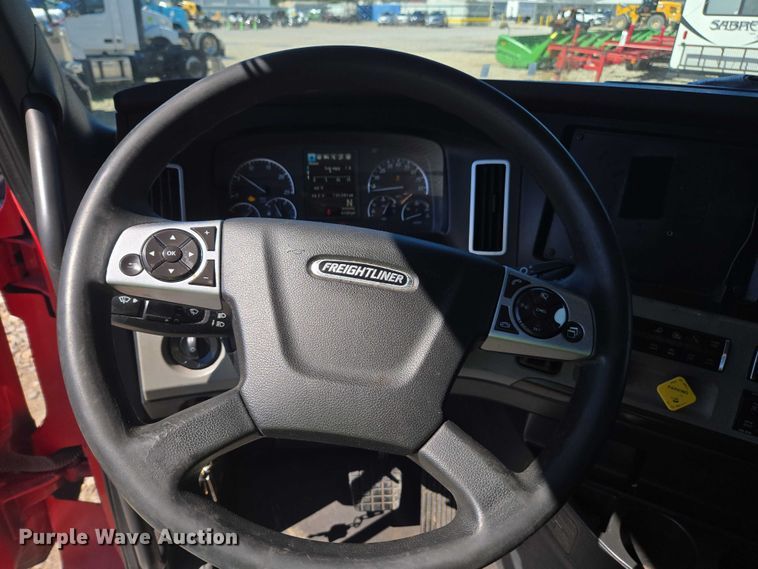 image for item YA1696 2020 Freightliner Cascadia semi truck