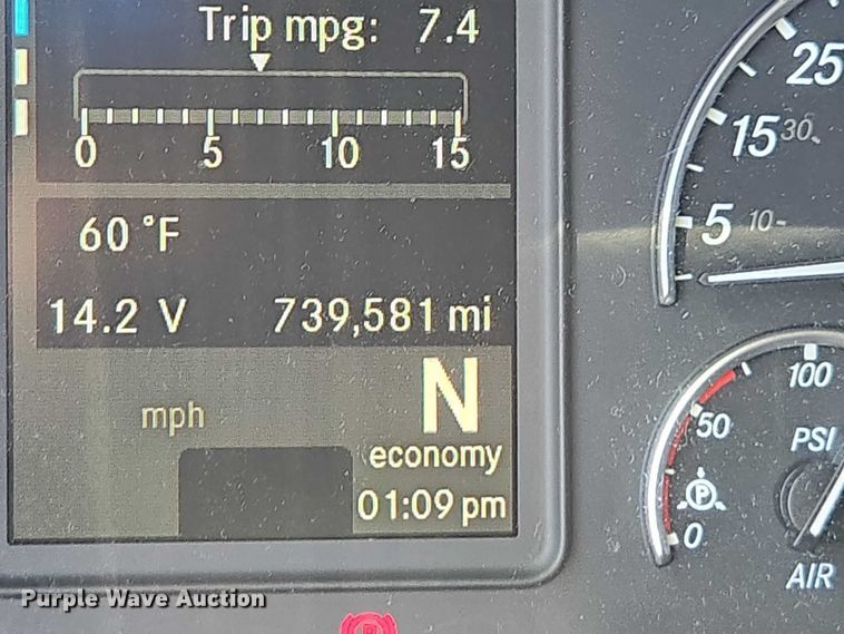 image for item YA1696 2020 Freightliner Cascadia semi truck