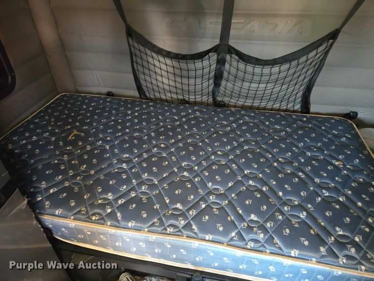 image for item YA1696 2020 Freightliner Cascadia semi truck