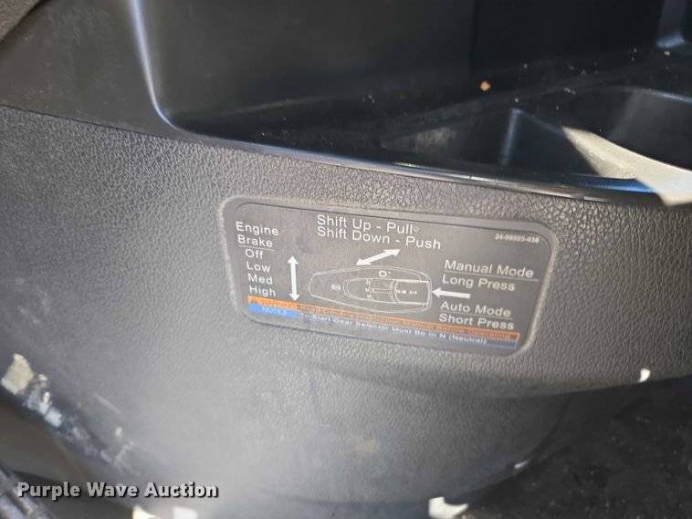 image for item YA1696 2020 Freightliner Cascadia semi truck