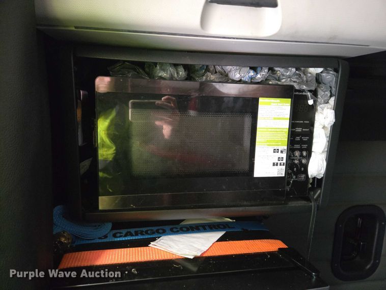 image for item YA1696 2020 Freightliner Cascadia semi truck