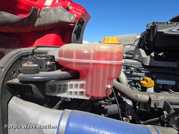 image for item YA1696 2020 Freightliner Cascadia semi truck