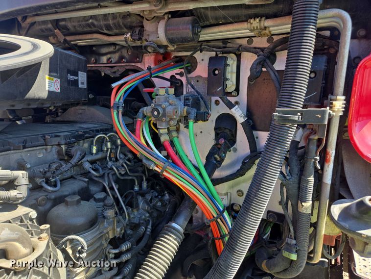 image for item YA1696 2020 Freightliner Cascadia semi truck