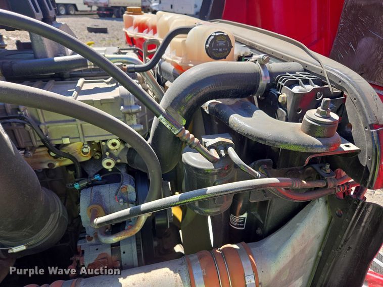 image for item YA1696 2020 Freightliner Cascadia semi truck