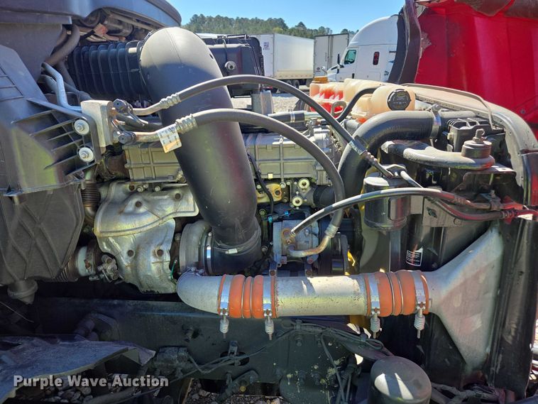 image for item YA1696 2020 Freightliner Cascadia semi truck