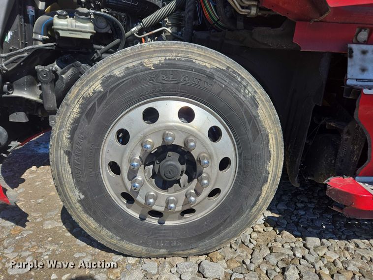 image for item YA1696 2020 Freightliner Cascadia semi truck