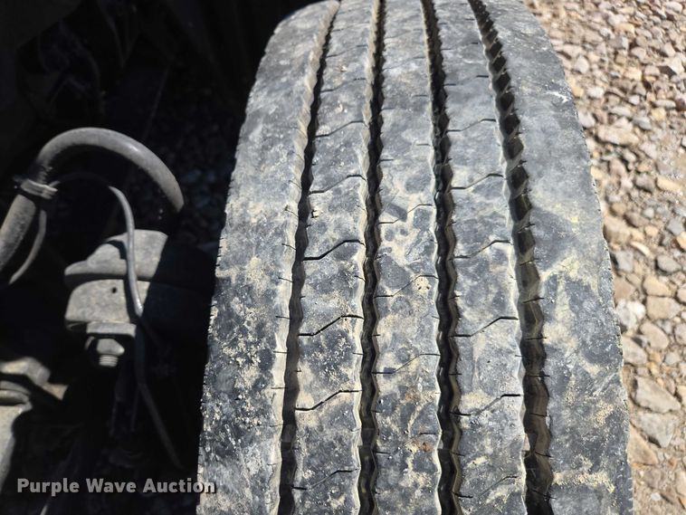 image for item YA1696 2020 Freightliner Cascadia semi truck