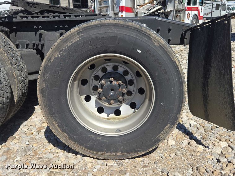 image for item YA1696 2020 Freightliner Cascadia semi truck