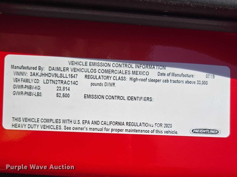 image for item YA1696 2020 Freightliner Cascadia semi truck