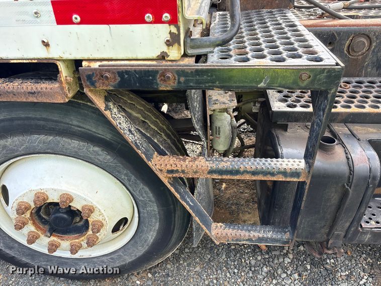 image for item YA1704 2006 Ottawa 30 yard truck