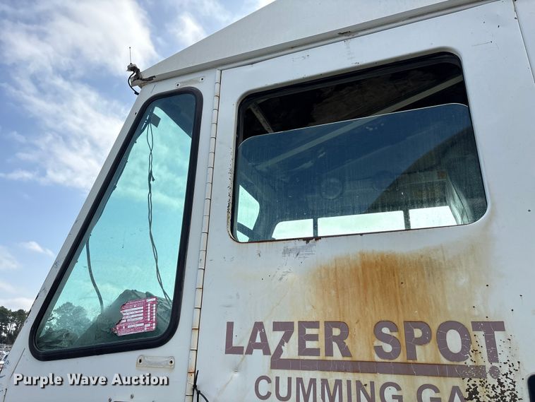 image for item YA1704 2006 Ottawa 30 yard truck