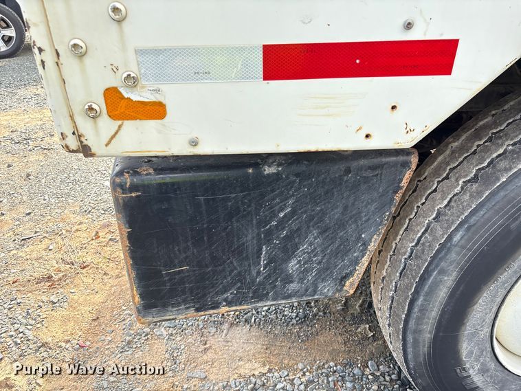 image for item YA1704 2006 Ottawa 30 yard truck