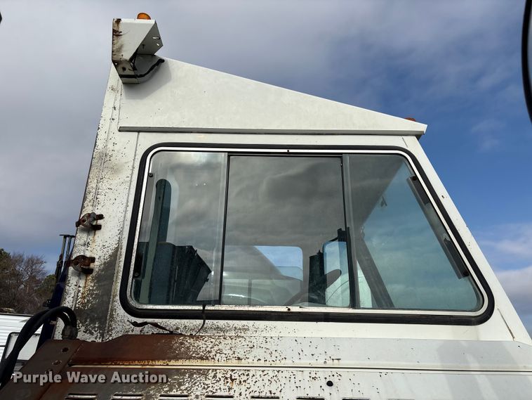 image for item YA1704 2006 Ottawa 30 yard truck