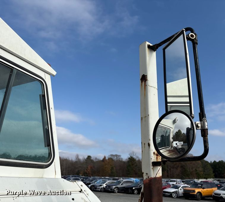 image for item YA1704 2006 Ottawa 30 yard truck