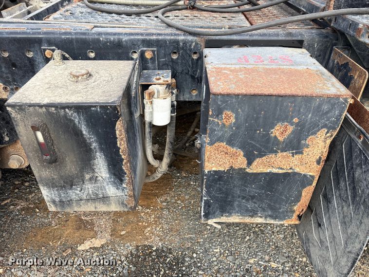 image for item YA1704 2006 Ottawa 30 yard truck