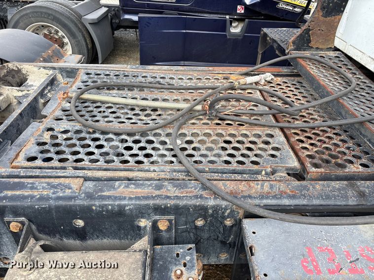 image for item YA1704 2006 Ottawa 30 yard truck