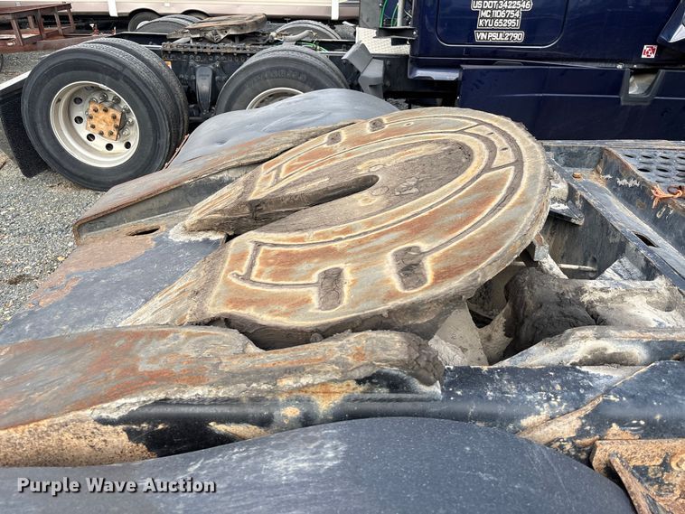 image for item YA1704 2006 Ottawa 30 yard truck