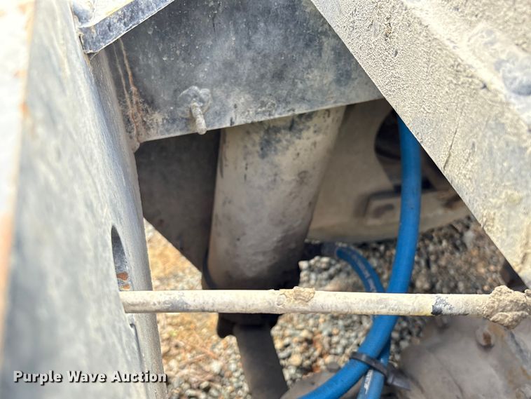 image for item YA1704 2006 Ottawa 30 yard truck