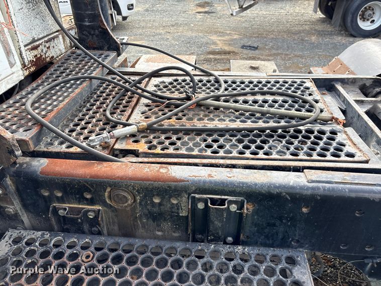 image for item YA1704 2006 Ottawa 30 yard truck