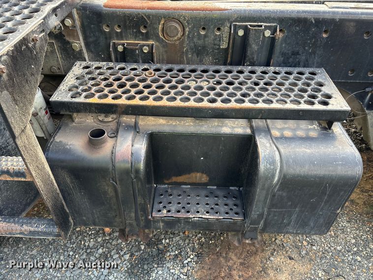 image for item YA1704 2006 Ottawa 30 yard truck