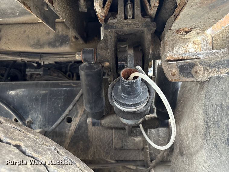 image for item YA1704 2006 Ottawa 30 yard truck