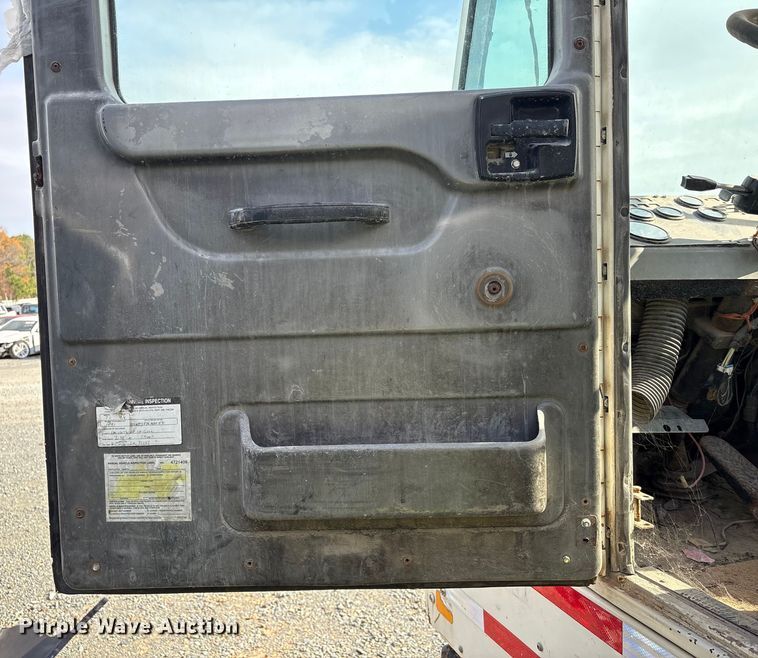 image for item YA1704 2006 Ottawa 30 yard truck